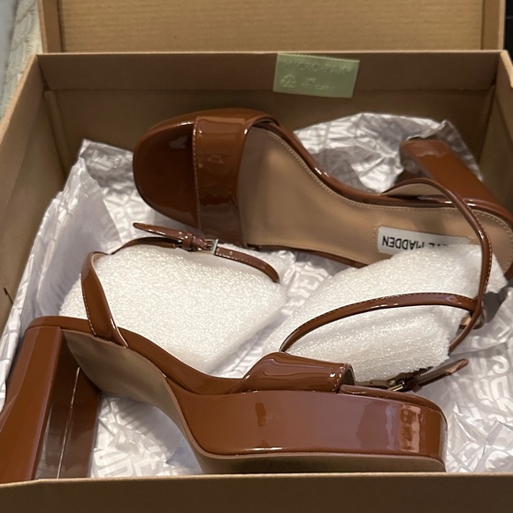 Steve Madden Women's Cognac Patent Platform Heels - Picture 7 of 9